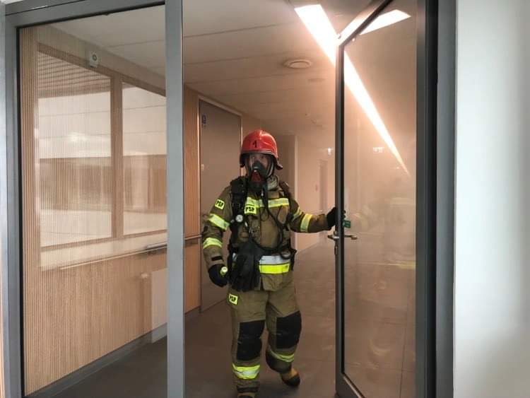 Uniwersyteckie Centrum Kliniczne w Gdańsku (@uckgdansk) on Twitter photo Chcielibyśmy bardzo serdecznie podziękować strażakom z <a href="/KW_PSP_GDANSK/">KW PSP Gdańsk</a> za szybką i sprawną ewakuację naszych pacjentów oraz za akcję gaszenia pożaru w CMN #UCK. Chcielibyśmy też podziękować naszemu personelowi za profesjonalizm i zachowanie "zimnej krwi". Dzięki! Chcielibyśmy bardzo serdecznie podziękować strażakom z <a href="/KW_PSP_GDANSK/">KW PSP Gdańsk</a> za szybką i sprawną ewakuację naszych pacjentów oraz za akcję gaszenia pożaru w CMN #UCK. Chcielibyśmy też podziękować naszemu personelowi za profesjonalizm i zachowanie "zimnej krwi". Dzięki!