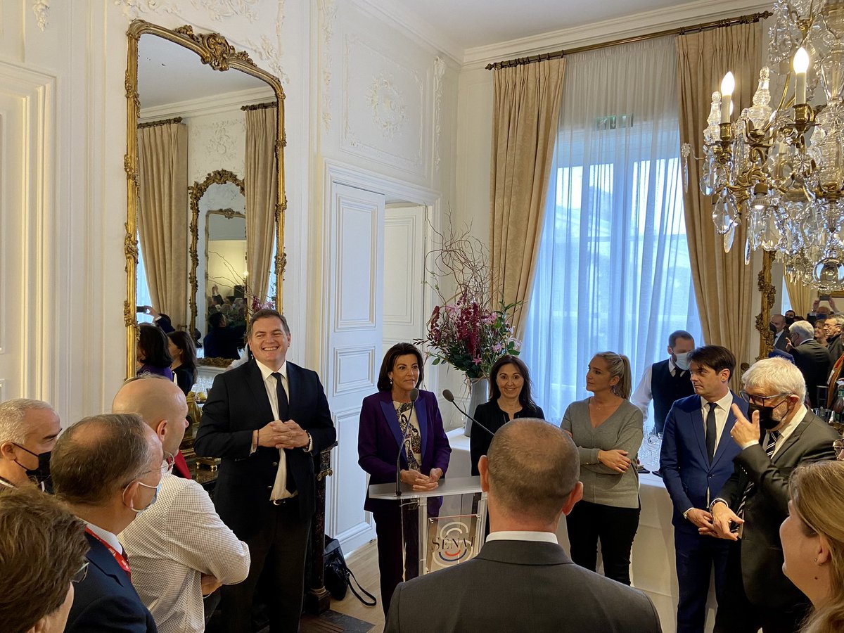 Dominiq_Estrosi's tweet photo. Un immense plaisir d’accueillir la délégation des #maires et des élus des  #AlpesMaritimes au #Senat pour l’ouverture du 103ème #Congresdesmaires https://t.co/JL3vafGMjb