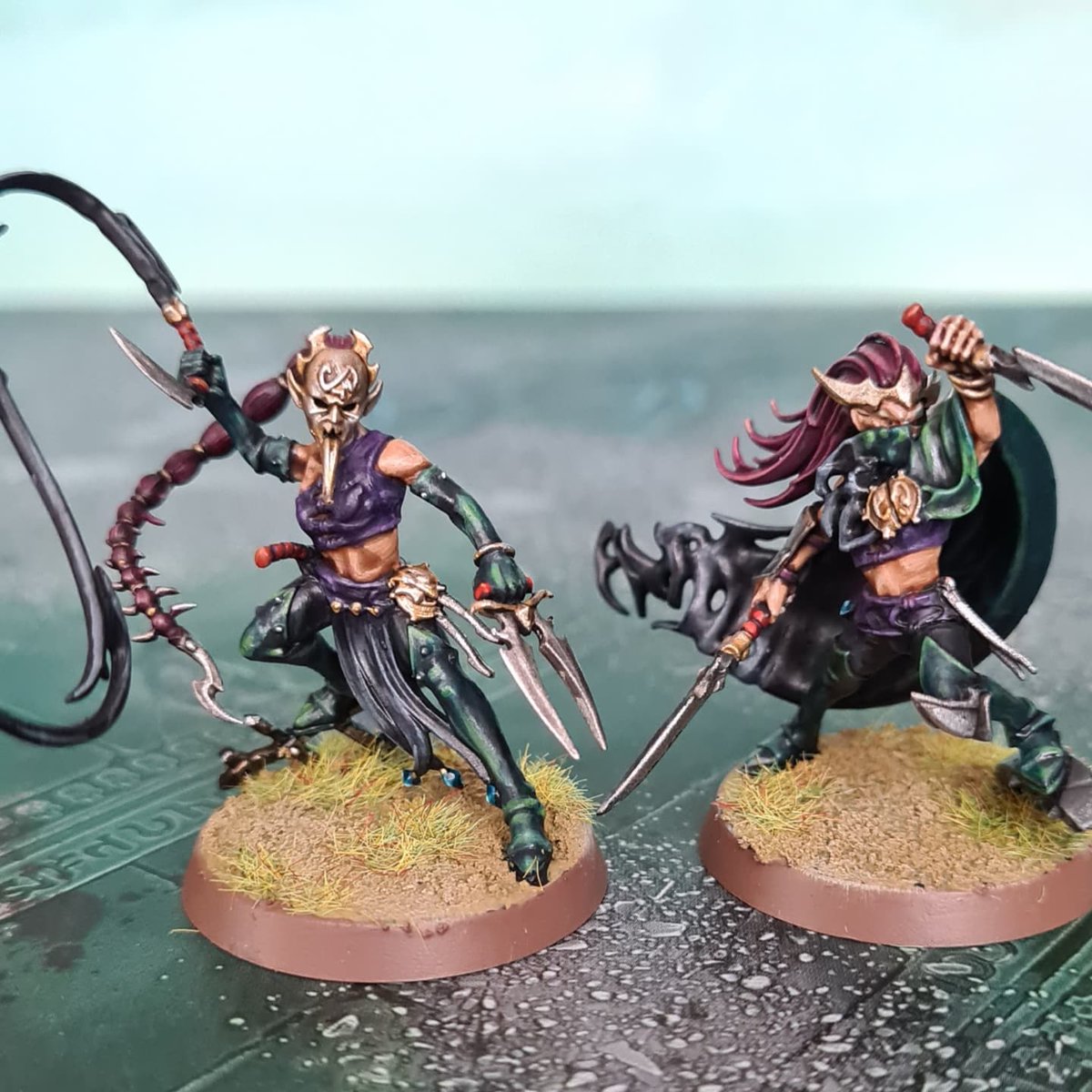 HandsVsWorld's tweet photo. JUST finished these yesterday after bein sat on them since release.
#WarhammerCommunity #Warcry #Catacombs #Khainite #Shadowstalkers #ShroudQueen #Shroudblades #DarkflameWarlock #Slaughtershade #Morathi #Warmaidens #Warmongers #RedHarvest https://t.co/QbEXePxiu4