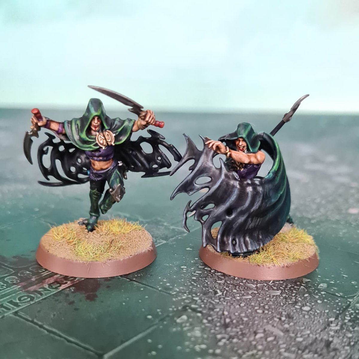 HandsVsWorld's tweet photo. JUST finished these yesterday after bein sat on them since release.
#WarhammerCommunity #Warcry #Catacombs #Khainite #Shadowstalkers #ShroudQueen #Shroudblades #DarkflameWarlock #Slaughtershade #Morathi #Warmaidens #Warmongers #RedHarvest https://t.co/QbEXePxiu4