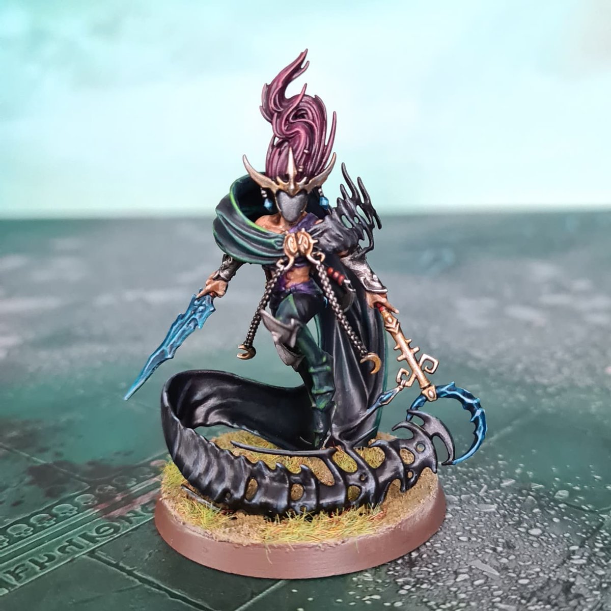 HandsVsWorld's tweet photo. JUST finished these yesterday after bein sat on them since release.
#WarhammerCommunity #Warcry #Catacombs #Khainite #Shadowstalkers #ShroudQueen #Shroudblades #DarkflameWarlock #Slaughtershade #Morathi #Warmaidens #Warmongers #RedHarvest https://t.co/QbEXePxiu4