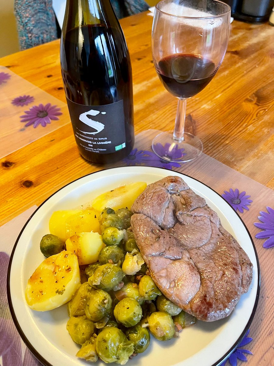 joukesp's tweet photo. #TuesdayLunch #BrusselsSprouts #LambCut #MinervoisLaLivinière
Still friends @JohnTrueServant?
Htje spoiling us with Tuesday lunch. Bio
8,99€
Minervois la Livinière. Les Terrasses de Sirus
Gren., Syrah, Cins.
2018. Dark, jammy fruit, garrigue, very spicy. Bal. oak/tannins. 88-90 https://t.co/TJJ5rBWuO9