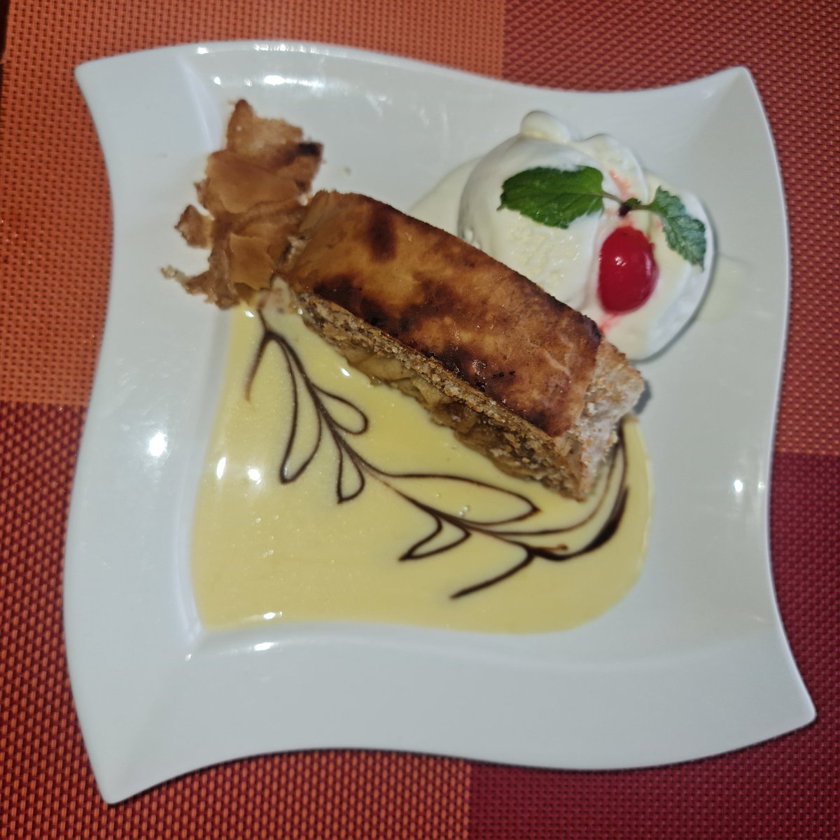 awesamdiary's tweet photo. Quick roadtrip at Tagaytay. π
Merienda at Buon Giorno Caffe & Bistro.
β
Apple Strudel
β
Lasagna
#iamsimplyaweSAM #aweSAMeats #aweSAMphotos #aweSAMfinds #aweSAMtravels #applestrudel #lasagna #pasta #Tagaytay #tarasasouth https://t.co/sIc9fHGcPt