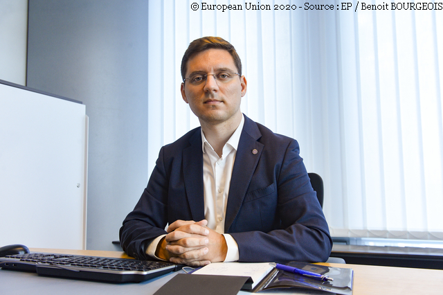 RRInternational's tweet photo. Eurodeputatul @negrescuvictor, raportor alternativ al Grupului S&amp;D privind #bugetul european pe anul 2022, a anunţat că legislativul european a obţinut 479,4 milioane în plus în bugetul de anul viitor pentru sănătate, IMM-uri, turism, educaţie, cultură, social şi mediu. https://t.co/SoMZrRGeuV