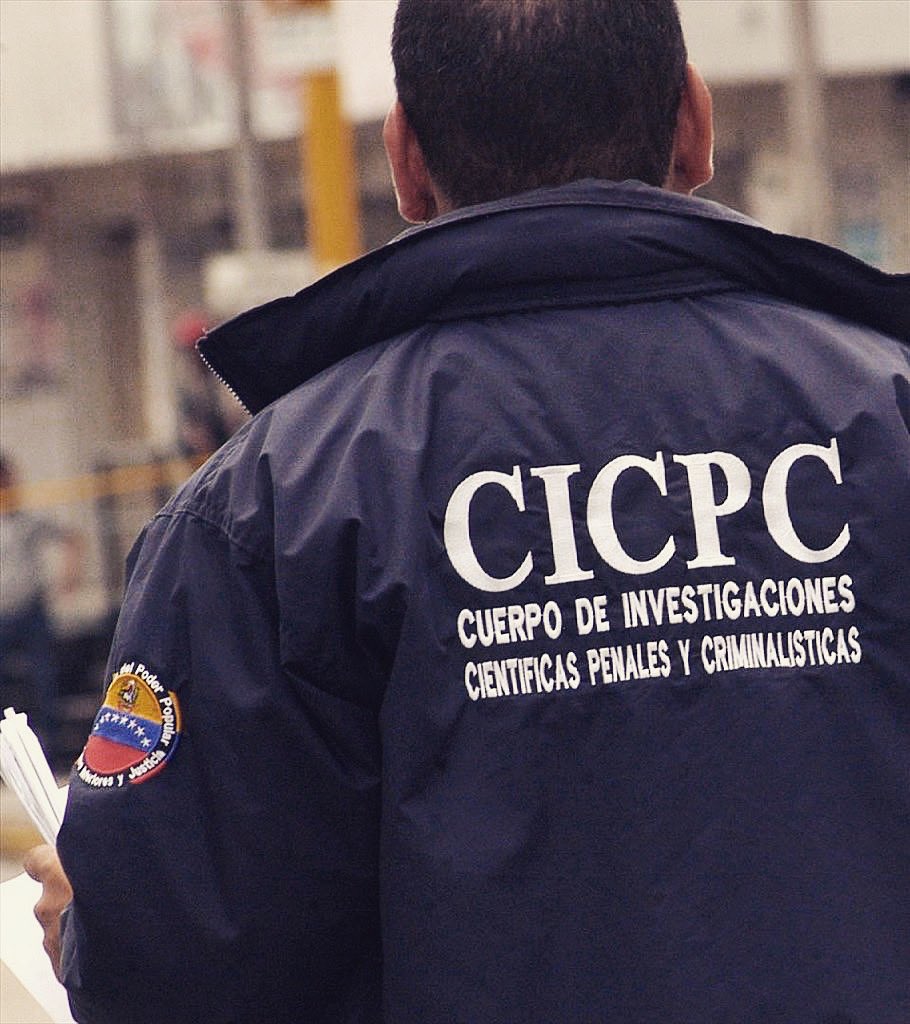 DouglasRicoVzla's tweet photo. #CICPC detuvo una pareja de atracadores en unidades de transporte en Santa Teresa del Tuy. 
https://t.co/LQEy06pAK4 https://t.co/kQX501w3I6