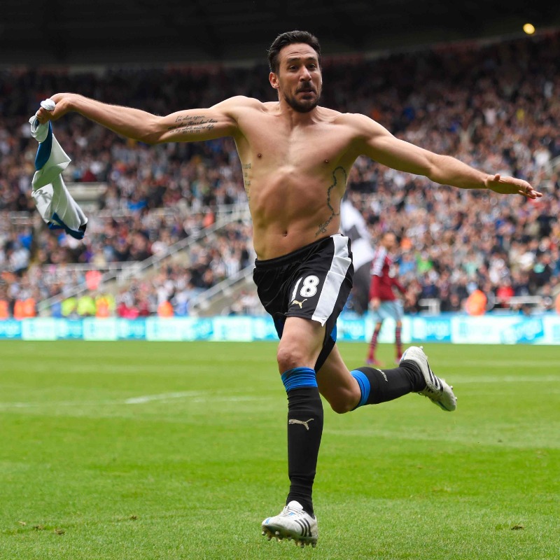 NUFC's tweet photo. 𝐎𝐧𝐜𝐞 𝐚 𝐆𝐞𝐨𝐫𝐝𝐢𝐞, 𝐚𝐥𝐰𝐚𝐲𝐬 𝐚 𝐆𝐞𝐨𝐫𝐝𝐢𝐞. 🖤🤍

Wishing a very happy retirement to @elgalgojonas! 🇦🇷🕸️