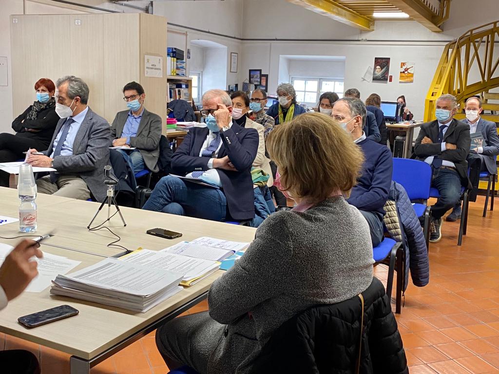AnciLiguria's tweet photo. 📌Comitato direttivo #Federsanità Anci Liguria, presieduto dal direttore generale dell'Asl3 Genovese #Bottaro, con il capo della Struttura di missione della sanità ligure #Profiti e la dirigente della direzione Salute della @RegLiguria Gallinotti
▶️ https://t.co/aITm6ESdYW https://t.co/jesFByKjFA