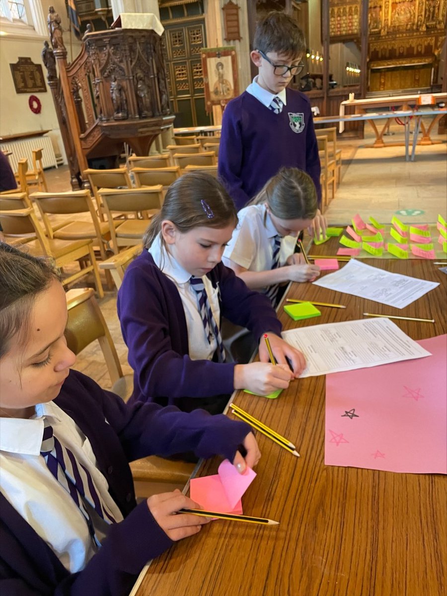 eppingprimary's tweet photo. If you were a world leader what laws would you pass?  This is the question our eco and school concils answered after their visit to  Epping's own COP26! Organised by @EppingStJohns Eco Team and hosted by @eppingchurch our puils were inspired by this event! https://t.co/fZmVBvloIZ https://t.co/y56XIsx7e5