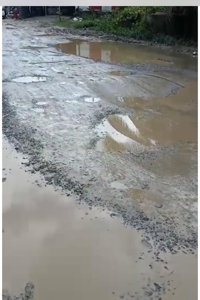 srivashi's tweet photo. Have a look at the road next to RMZ Ecoworld in supposedly the epicenter of IT industry . With outer ring road dug up for eternity, this is the lifeline for all the kids going to schools in the vicinity . Its waiting for a major accident to happen. https://t.co/lHCHTaC9mB