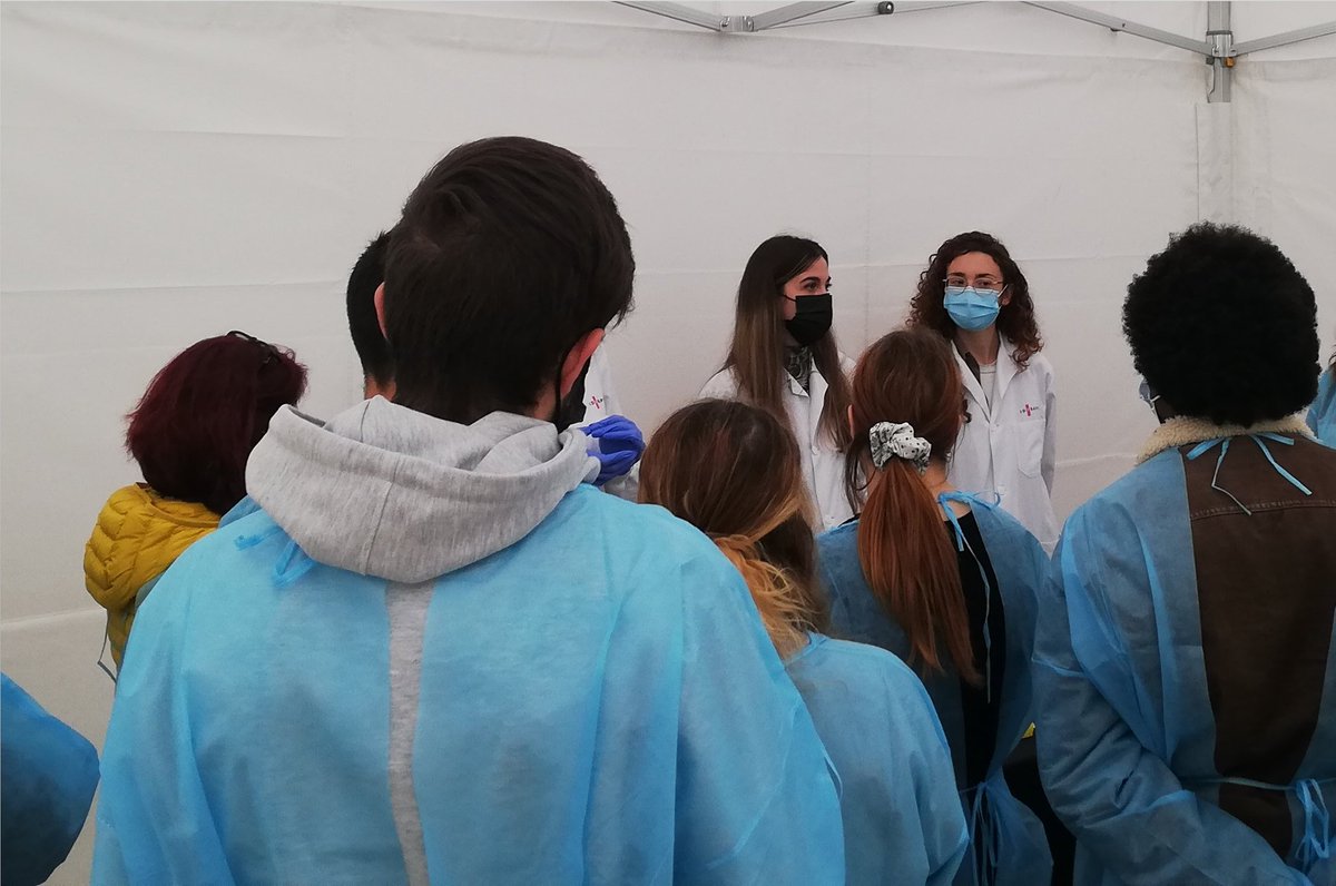 OGIPclinic's tweet photo. #SetmanadelaCiència
El taller de PCR 🧬 ha comptat amb la col·laboració de l'@ElenaFC13 i la @Vero_najera96, dues investigadores del nostre equip! 👩🏽‍🔬
#SC21CAT https://t.co/IJmdWrVVgq