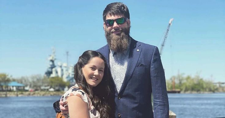 Jenelle Evans‘ husband, David Eason, was arrested after being caught driving without a functional license. The 33-year-old was pulled over in Columbus County, North Carolina, on Friday, November 12. According to arrest records obtained by Us Weekly, he… https://t.co/wX5yUFfcJu https://t.co/FIiIcJUsFa