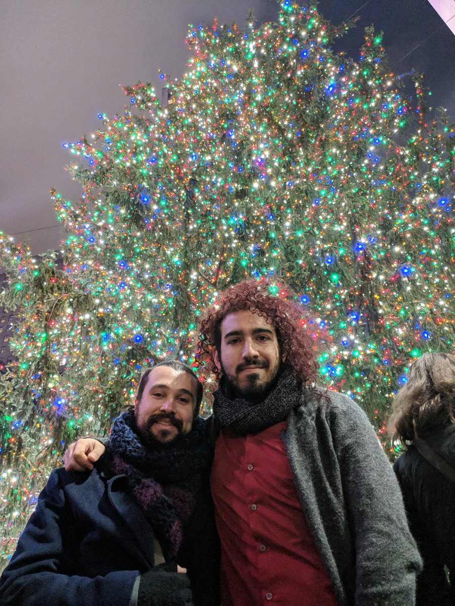 ElhoimLeafar's tweet photo. 2017 🎶 Rockefeller Center, NY 🎄🎋🎁

🎶🥂 It's the most wonderful time of the year
There'll be much mistltoeing
And hearts will be glowing
When loved ones are near 🎶🥂

#Yuleseason #Yuletide #Yuletime #Itsthemostwonderfultimeoftheyear https://t.co/RdBlIlkDBw