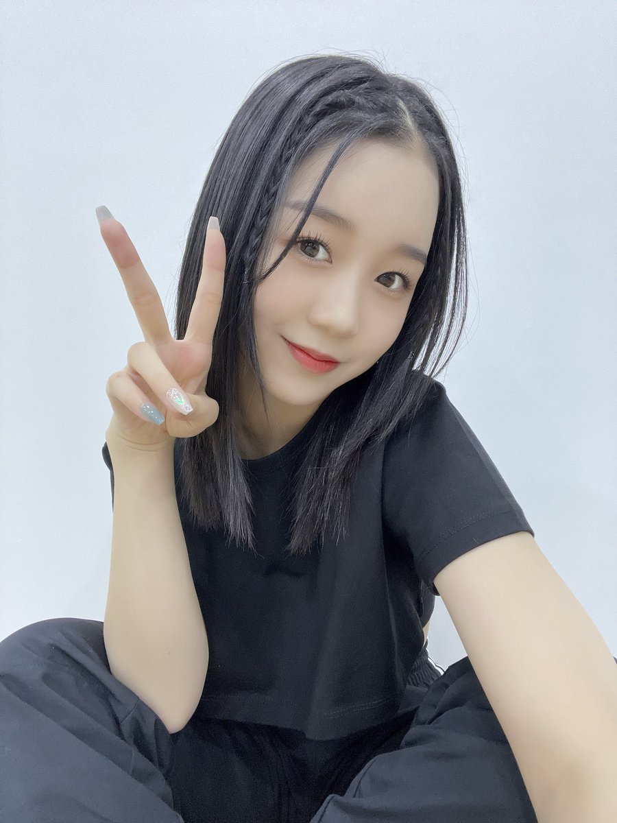 hyikarun's tweet photo. @Seeunielle Bestowing my warmest greetings to Seeun nee-san and all of YOUNGSTER members, hello i'm Ezaki Hikaru. Me myself and I is very lonely right now so i really interested to join u guys. https://t.co/EE1fsQ1VUe