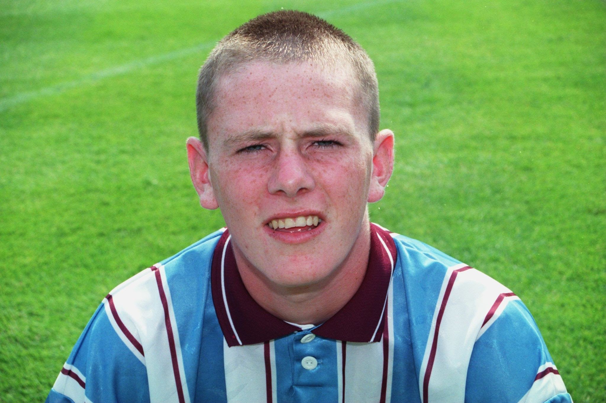 A very happy birthday to one of our 1998 Scottish Cup winning LEGENDS....Gary Naysmith   