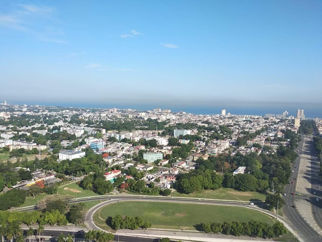 Feliz dia este en que celebramos #LaHabana502. Con todas sus luces y sombras, la ciudad maravilla, tan nuestra y tan del mundo, es esta que amamos, construimos y defendemos cotidianamente. #Cuba #CubaVive #CubaViveYAbraza #CubaViveYRenace