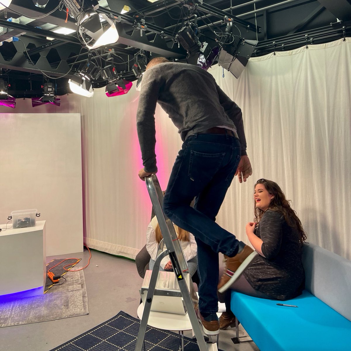 WJournalism's tweet photo. Meanwhile, another rare sight, @AngusScott up a ladder making sure the lighting is spot on for our ents chat about Taylor Swift #Perfection https://t.co/L5Kp3eqoo2