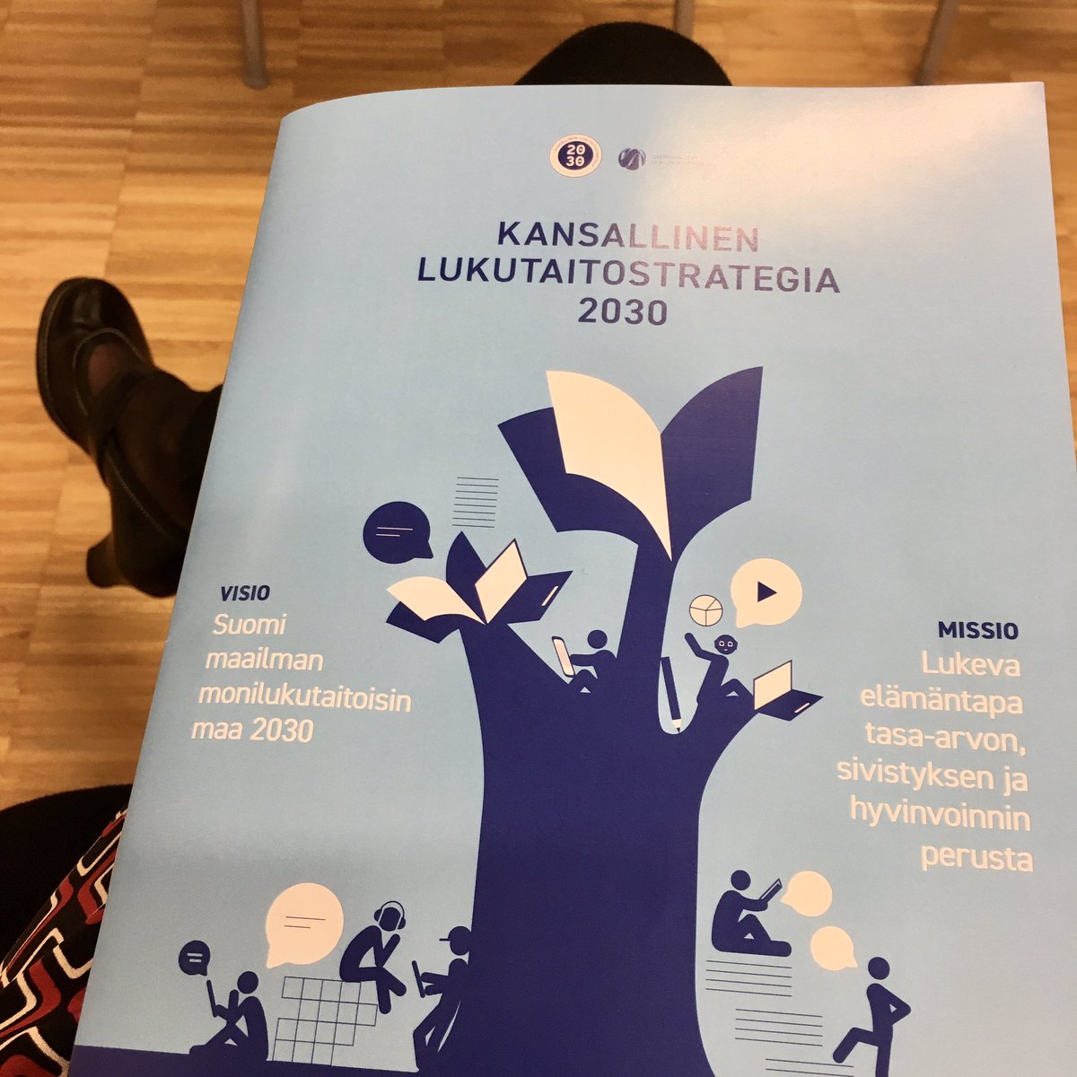 ARutanen's tweet photo. On ollut ilo olla mukana laatimassa ensimmäistä kansallista lukutaitostrategiaa. Suomalaisten lukutaito on keskimäärin hyvä, mutta erityisesti nuorten lukutaito on heikentynyt. Tavoitteena on saada Suomesta maailman lukutaitoisin maa vuonna 2030. #kansallinenlukutaitostrategia https://t.co/iwQ1O28fDD