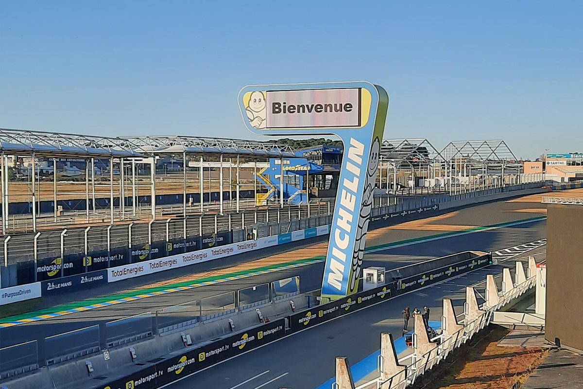 Simersion_Fr's tweet image. Ce week-end, nous étions sur le circuit Bugatti, pour la finale du @TropheeTourisme .
Bravo à Léo du Team MPBA pour son chrono qui lui a permis de remporter la bouteille de champagne!
🏎️💨🏁👏🍾
➡️ simersion.fr/actualite
#passion #pilotage #simracing #madeinfrance