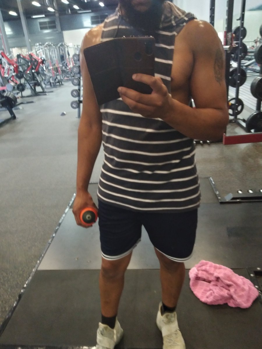 mona_tef's tweet photo. Gatwe find urself ...........#FitHunk
Not Mr Muscleπ€£π€£
#monaTEFOntein https://t.co/3c7w3TgGQv