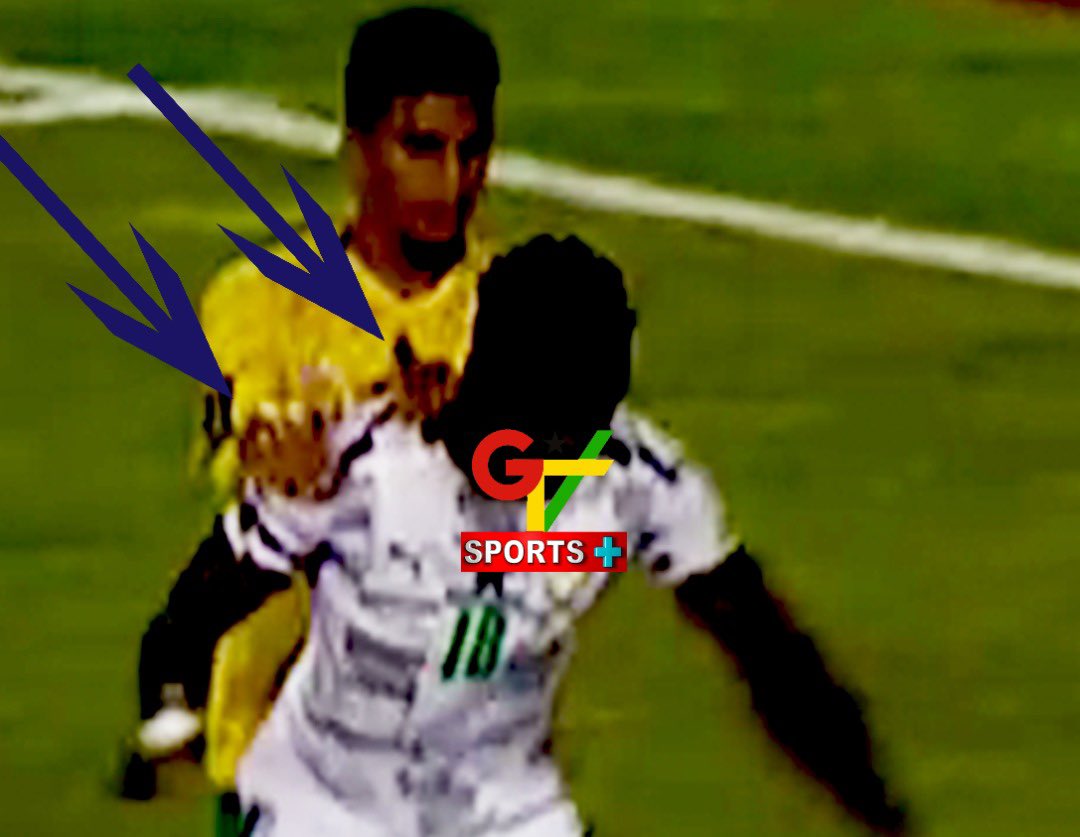 Teykeey's tweet photo. @KhathuNets @Mandlenkosi3337 @BafanaBafana Man check this out nd tell me if it was not a penalty https://t.co/zJqCdRJUtV