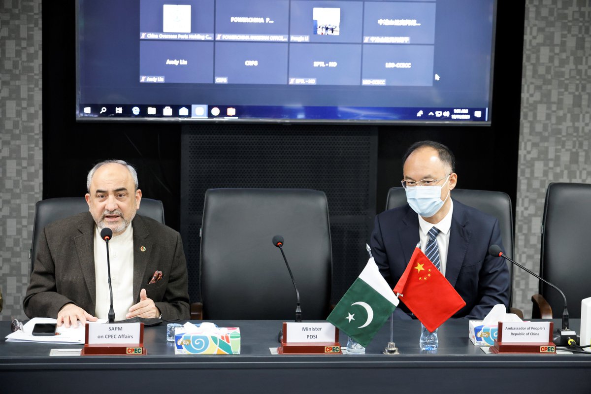 AmbNong's tweet photo. Appreciate @Asad_Umar, Mr. Mansoor @CPECAuthority, @MAzfarAhsan to have direct dialogue with representatives of over 70 Chinese companies, and to initiate Facilitation Center and One Window service. Let’s make join efforts to create a better invest climate. https://t.co/uvmotcOyI9