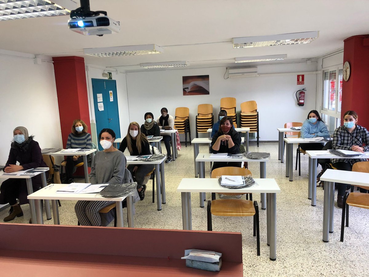 Ahir va iniciar el primer mòdul MF1016 del Certificat de Professionalitat d'Atenció Sociosanitària a Vic!! Comença un nou repte pels alumnes!! Molts ànims a tothom!!