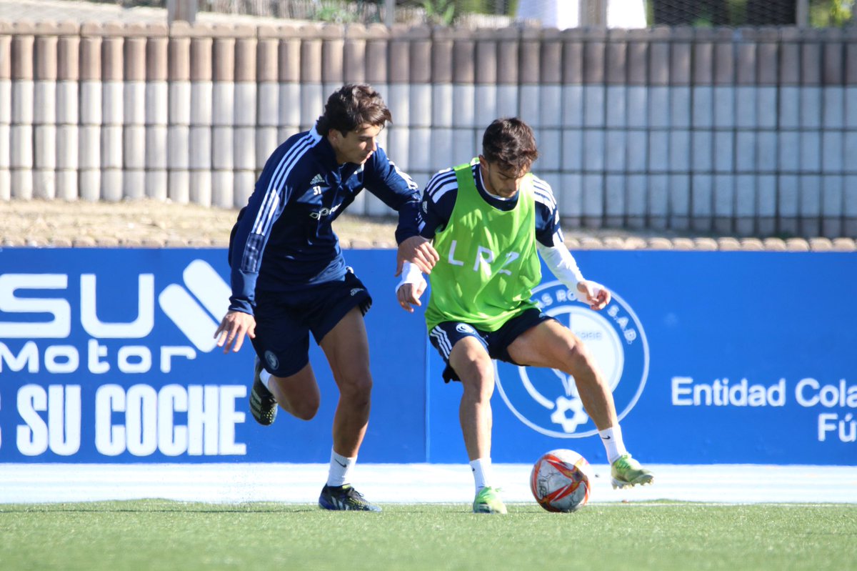 LasRozas_CF's tweet photo. PRIMER EQUIPO| #73. Última sesión antes del partido de mañana.

El EQUIPO ha preparado el encuentro con ILUSIÓN, OPTIMISMO y TRABAJO para seguir COMPITIENDO y  mantener la buena dinámica.

MUCHAS GANAS de partido mañana (🕣 20:30 h.)

#CorazonAzul | 💙
#QueTodoVuelvaAEmpezar https://t.co/iXt8aPfvTE