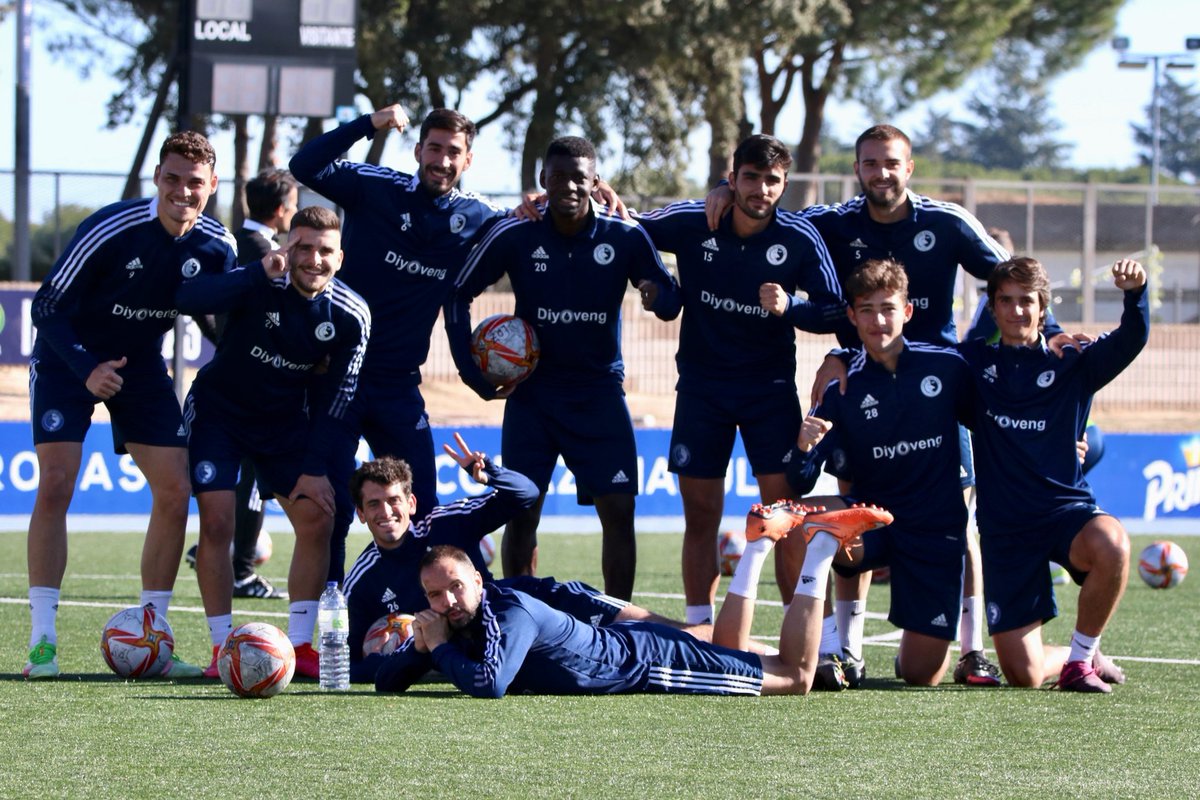 LasRozas_CF's tweet photo. PRIMER EQUIPO| #73. Última sesión antes del partido de mañana.

El EQUIPO ha preparado el encuentro con ILUSIÓN, OPTIMISMO y TRABAJO para seguir COMPITIENDO y  mantener la buena dinámica.

MUCHAS GANAS de partido mañana (🕣 20:30 h.)

#CorazonAzul | 💙
#QueTodoVuelvaAEmpezar https://t.co/iXt8aPfvTE