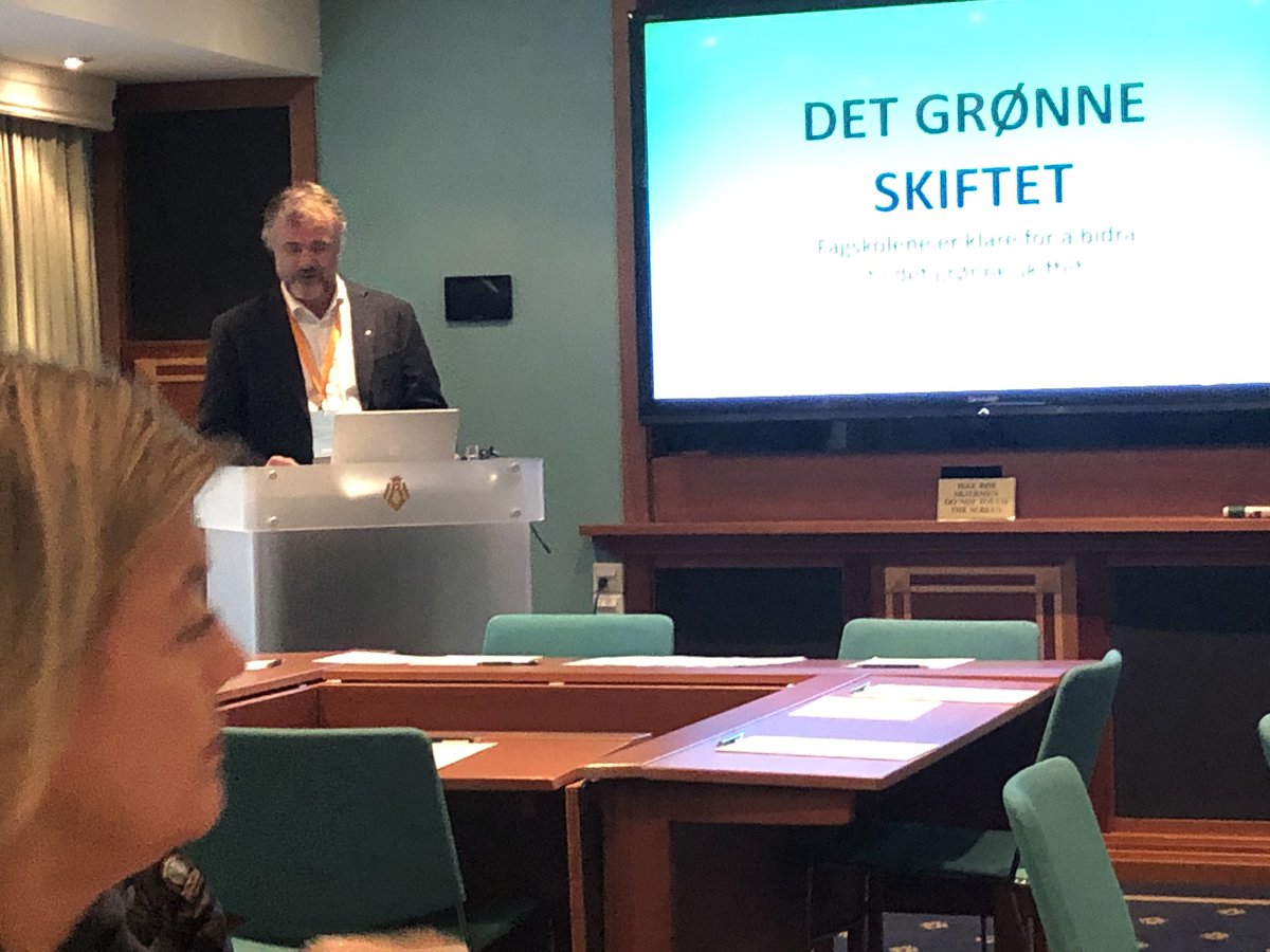 Vi rigger fagskolene til å møte kompetansebehovet i batteribransjen. <a href="/ArvidEl/">Arvid Ellingsen</a> presenterer muligheter for bransjeprogram. #batteriKOMP #HYU #kompetanse #arbeidsliv #kompetanse