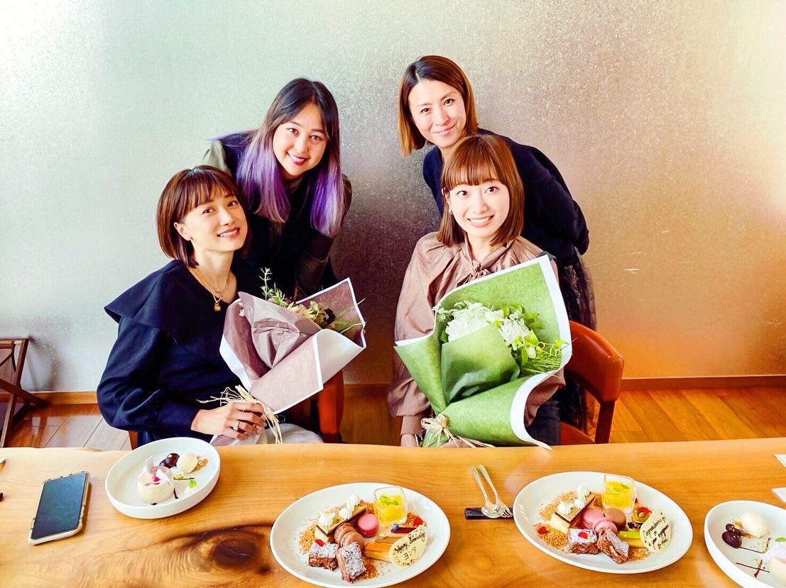arvinhomaaya's tweet photo. Belated Happy Birthday for Youn-a, and congratulations on your engagement for O-chan, lunch today!!! Love you both!!!💋xoxo💋
#doublecongrats https://t.co/ttkkeB9rGQ