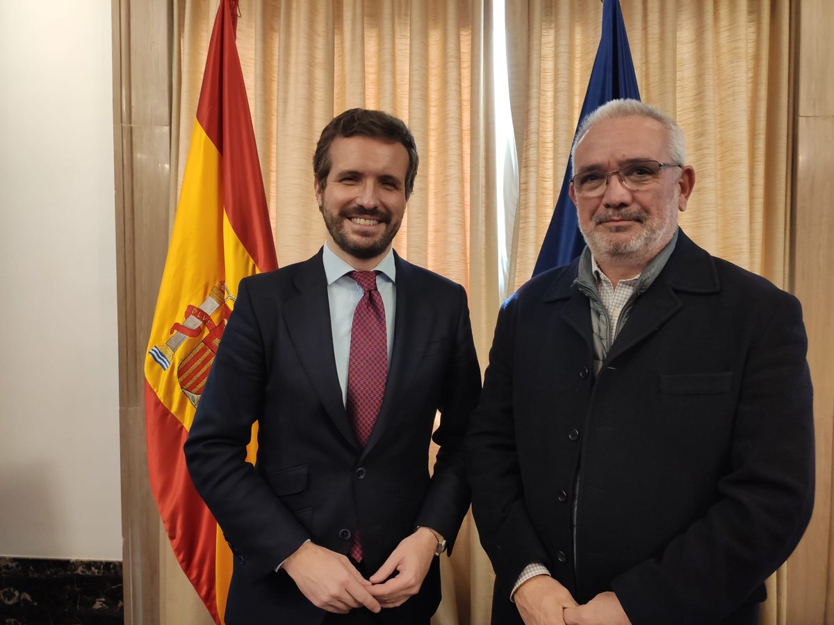 APROGC's tweet photo. Asistimos a la reunión convocada @populares de @pablocasado_ , y oído sus iniciativas sobre la reforma de la Ley Seguridad Ciudadana. 
Seguiremos trabajando por la defensa de las actuaciones de nuestr@s Compañer@s para garantizar la libertad y la seguridad de TOD@S.

#SomosComoTú https://t.co/4TuZwtkY29