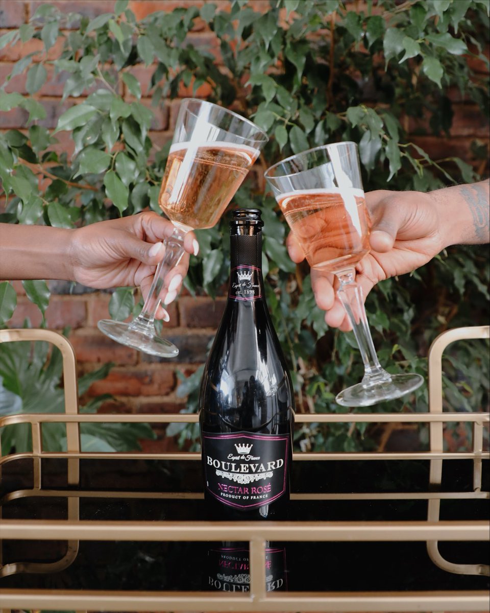 Boulevard toasts!🥂
To Life, to celebrate, to friends, to family, to happiness, to drink, to enjoy!🍾🍾🍾