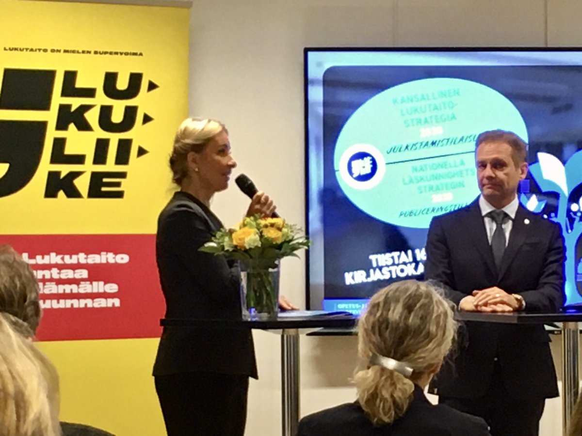 ARutanen's tweet photo. ”Lukutaidottomuuden hinta on yhteiskunnalle suuri”, totevat Lukukeskuksen toiminnanjohtaja Ilmi Villacis ja Kulttuurirahaston asiamies Juhana Lassila. #KansallinenLukutaitostrategia 2030 -julkistaminen käynnissä. #lukeminen #lukutaito https://t.co/TbdNcvw3vl