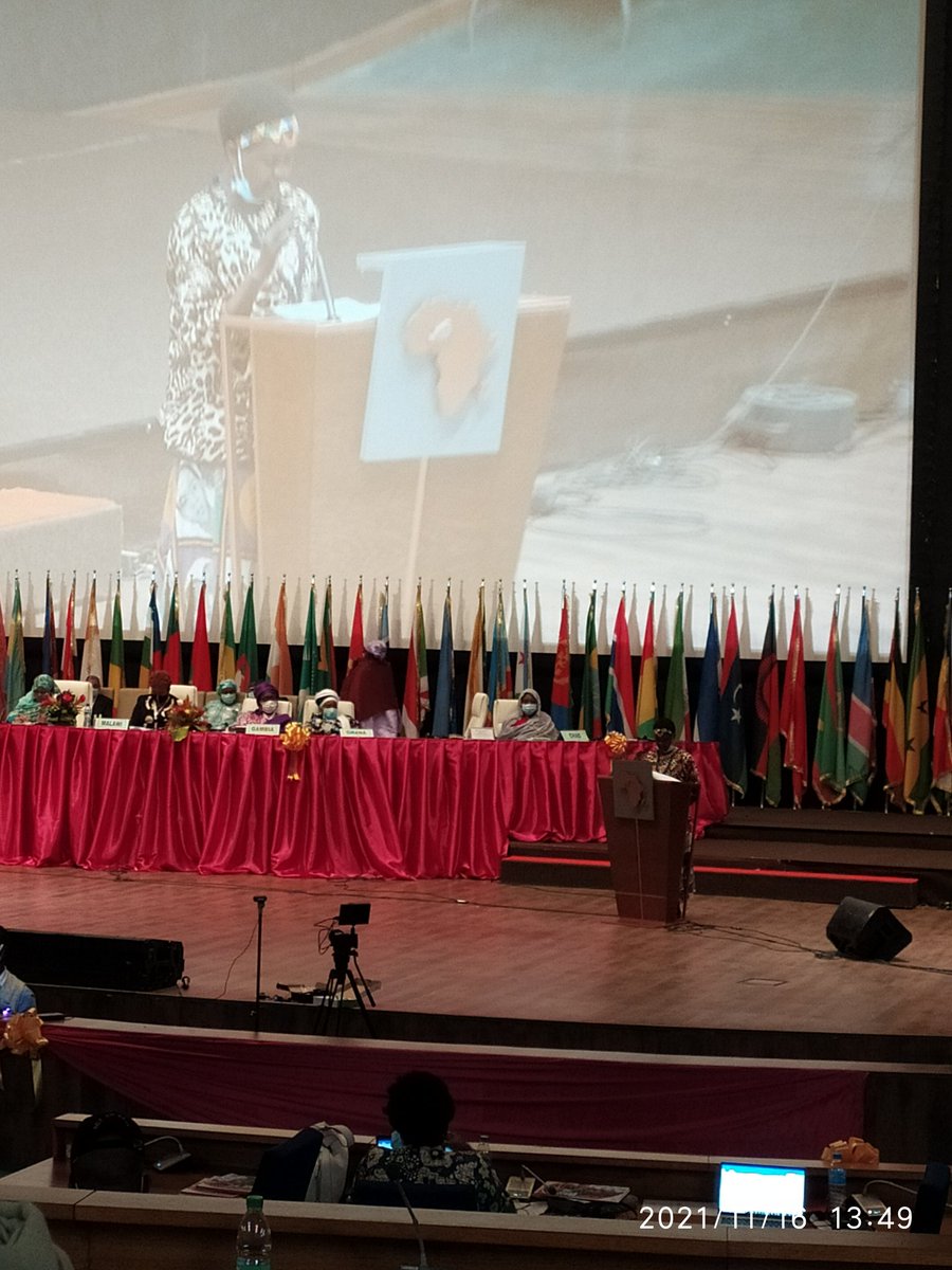 mkubvoruno's tweet image. Chief Theresa Kachindamoto has successfully ended 2559 child marriages in Malawi using bylaws on ending child marriage @RozariaConnects  #IBelongToMe #AfricanGirlsSummit #Cotla