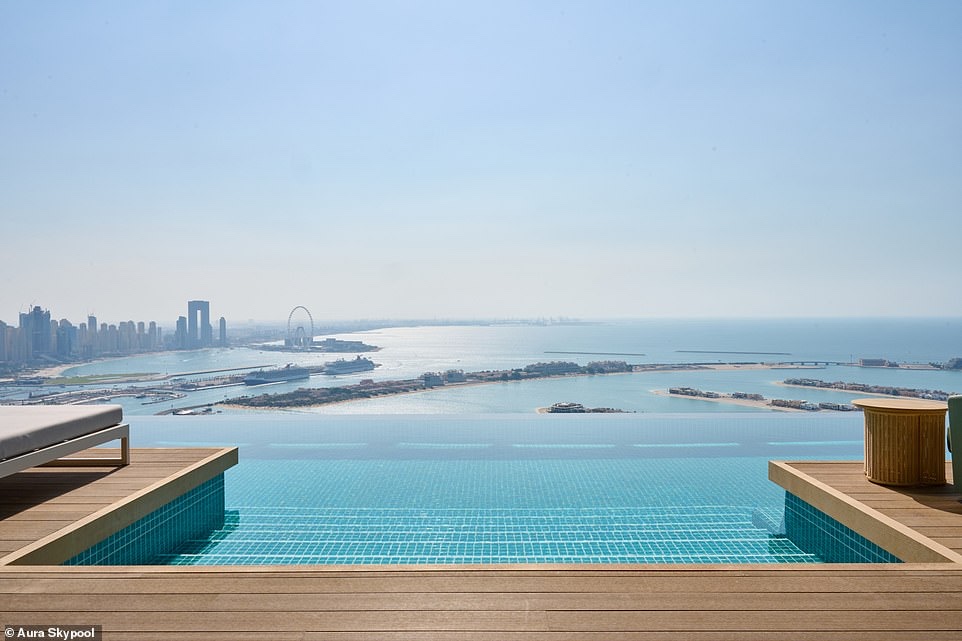 бассейн аура скай пул дубай. дубай марина бассейн на крыше. панорамный бассейн дубай aura skypool. дубай бассейн на крыше небоскреба. бассейн инфинити дубай джумейра.