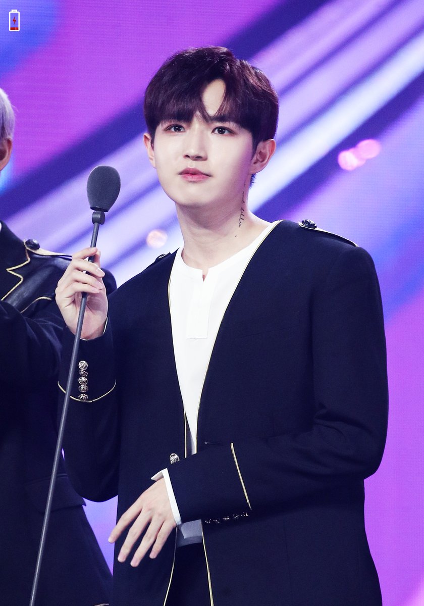 부드럽게! 라는 지인의 요청 
→ 방얼파는 그런 거 몰라서 실패🤫   
#김재환 #KIMJAEHWAN