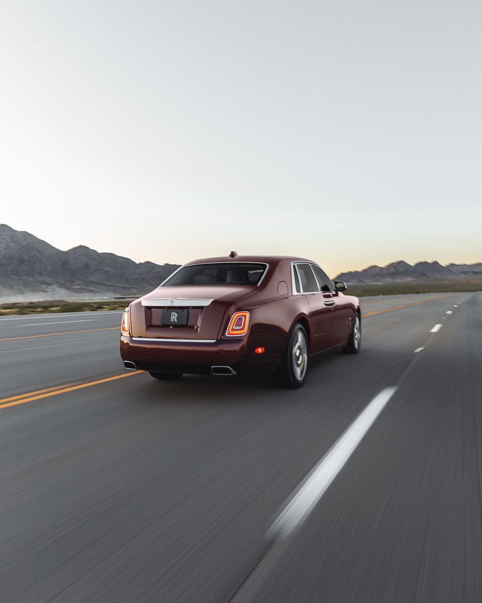 rollsroycecars's tweet photo. Beyond the bright lights of #LasVegas, the surrounding desertscape provides a serenity befitting #RollsRoyce #Phantom.

#RollsRoycePhantom https://t.co/uT2nX82xN8