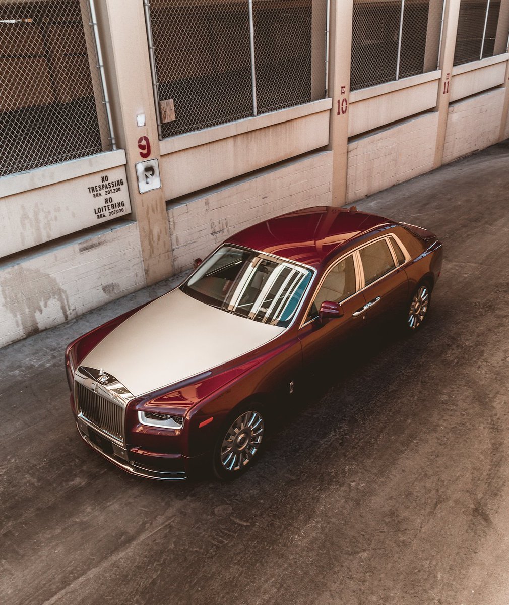 rollsroycecars's tweet photo. Beyond the bright lights of #LasVegas, the surrounding desertscape provides a serenity befitting #RollsRoyce #Phantom.

#RollsRoycePhantom https://t.co/uT2nX82xN8