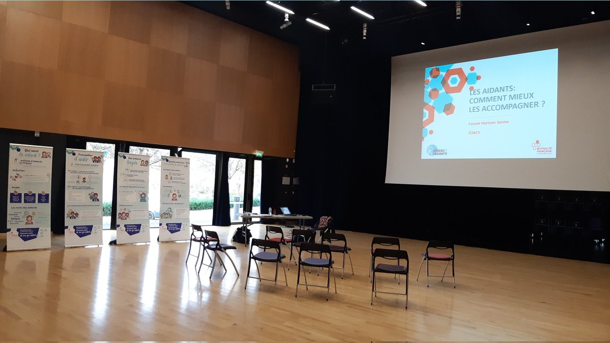 Claireflech_Mut's tweet photo. La #TeamMut est prête pour l'atelier #aidants au Forum #HorizonSenior à Torcy. Cet après-midi on met la lumière sur les aidants et leur santé avec la présentation du Chatbot #MICA avec le Réseau des aidants Nord 71. 
@CNSA_actu @saoneetloire @Mutualite_BFC https://t.co/h3Qz9XpK9n