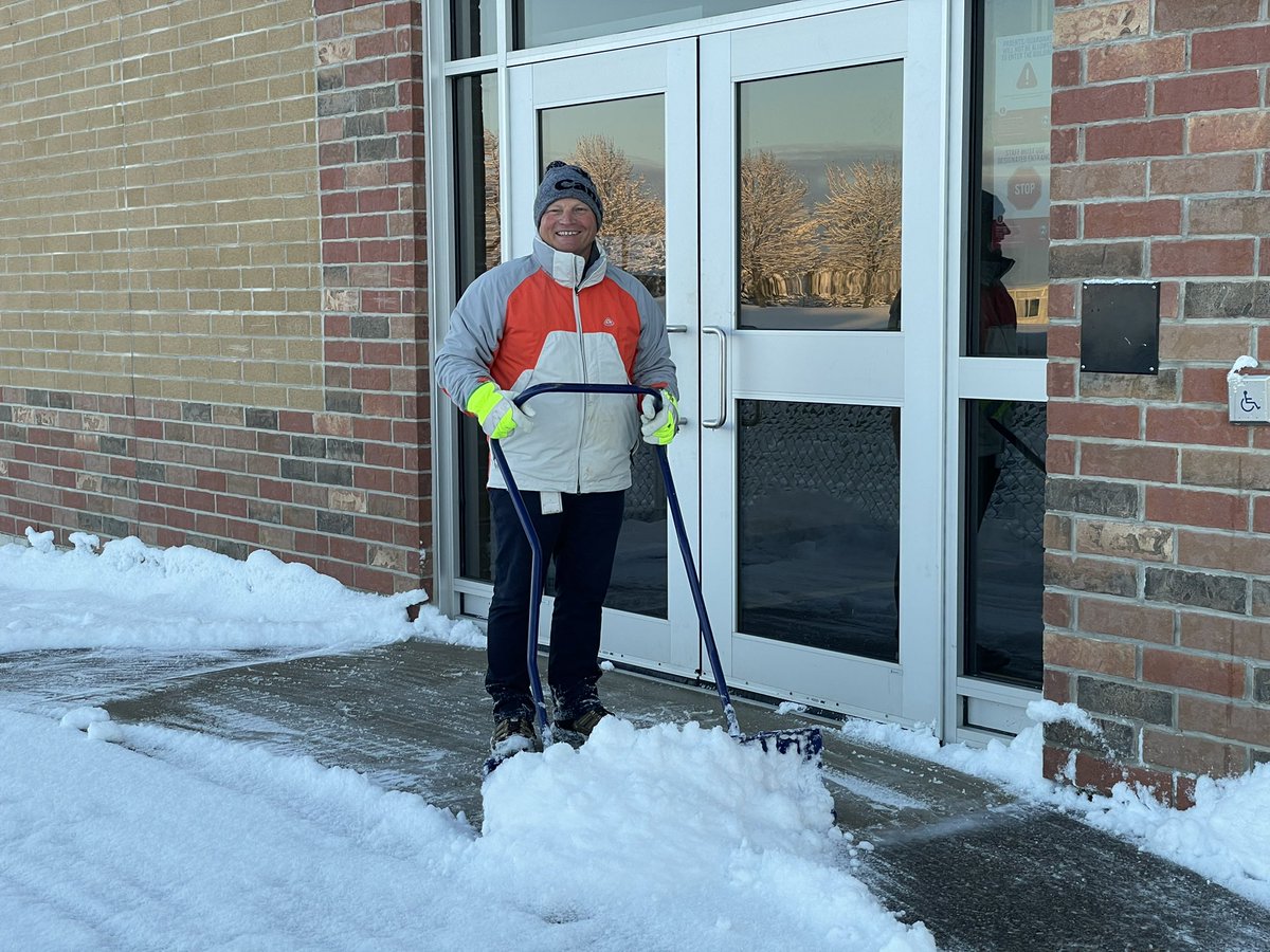 sabwrdsb's tweet photo. Thank you, Mr. Eckert, for all of the extra work you do on snowy days. ❄️ @wrdsb #custodiansrock #bestcustodian #winterinCanada #fallinCanada https://t.co/8wdbpRORpP
