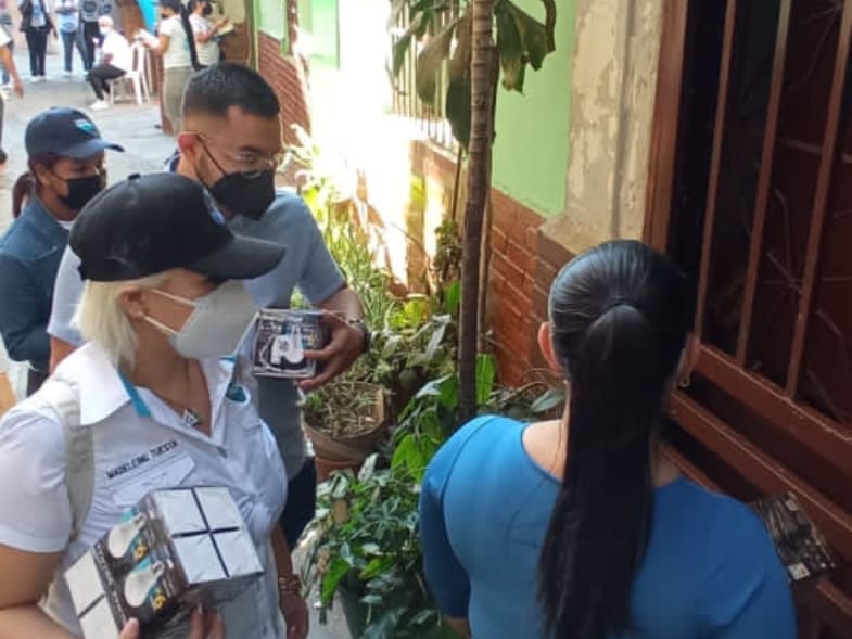 FuerzaVChacao's tweet photo. ¡Seguimos trabajando por mejorar la calidad de vida de los chacaoenses!☑️

Tenemos el mejor equipo, comprometido con los vecinos y dispuesto a trabajar 24/7 para que Chacao continúe siendo el municipio referencia de #Venezuela.

☑️Vota 🗳️#Arriba y a #Derecha por #FuerzaVecinal 💪 https://t.co/Hs772dzM6k