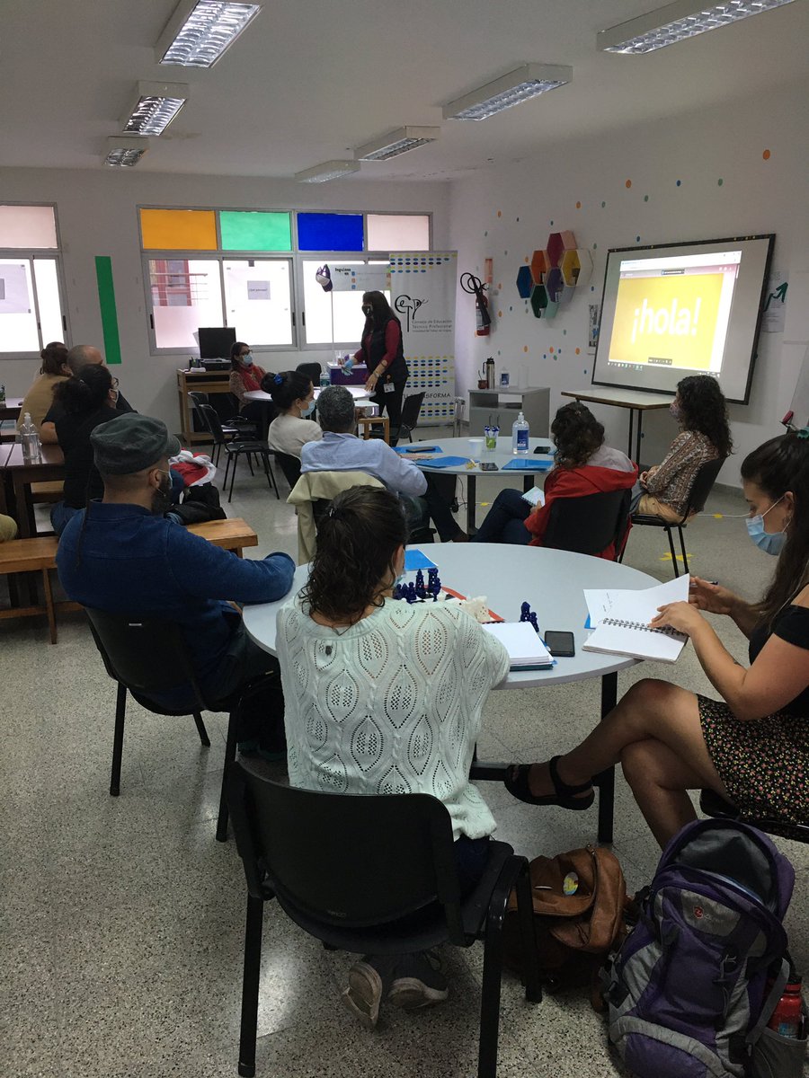 jedeutu's tweet photo. Referentes y educadores están participando de la jornada de capacitación en emprendedurismo en el marco del convenio específico entre @inau_oficial y @UTU_Uruguay https://t.co/gKVUXmw4TQ
