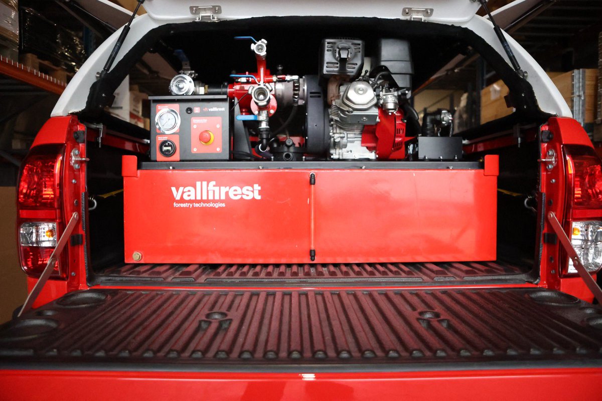 Vallfirest's tweet photo. Down to measure. Montblanc has a new unit ready to serve! 
•450L inox horizontal #skidunit 
•centrifugal motorpump
•20L foam tank 
•tool carrying tray
•up to 25 bar and 390 l/min

How does the perfect skid unit looks like to you? Tell us about it and we will make it happen! https://t.co/xwbDo1vsZ9