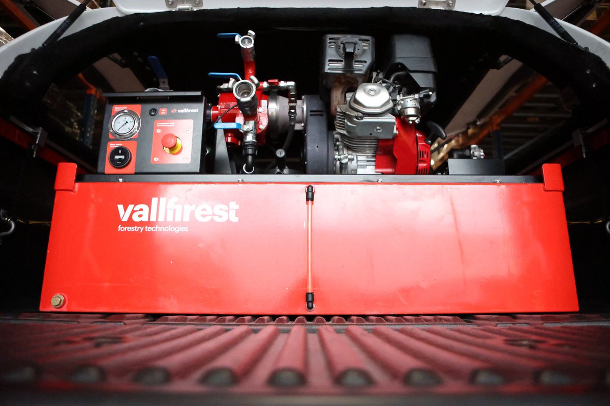 Vallfirest's tweet photo. Down to measure. Montblanc has a new unit ready to serve! 
•450L inox horizontal #skidunit 
•centrifugal motorpump
•20L foam tank 
•tool carrying tray
•up to 25 bar and 390 l/min

How does the perfect skid unit looks like to you? Tell us about it and we will make it happen! https://t.co/xwbDo1vsZ9
