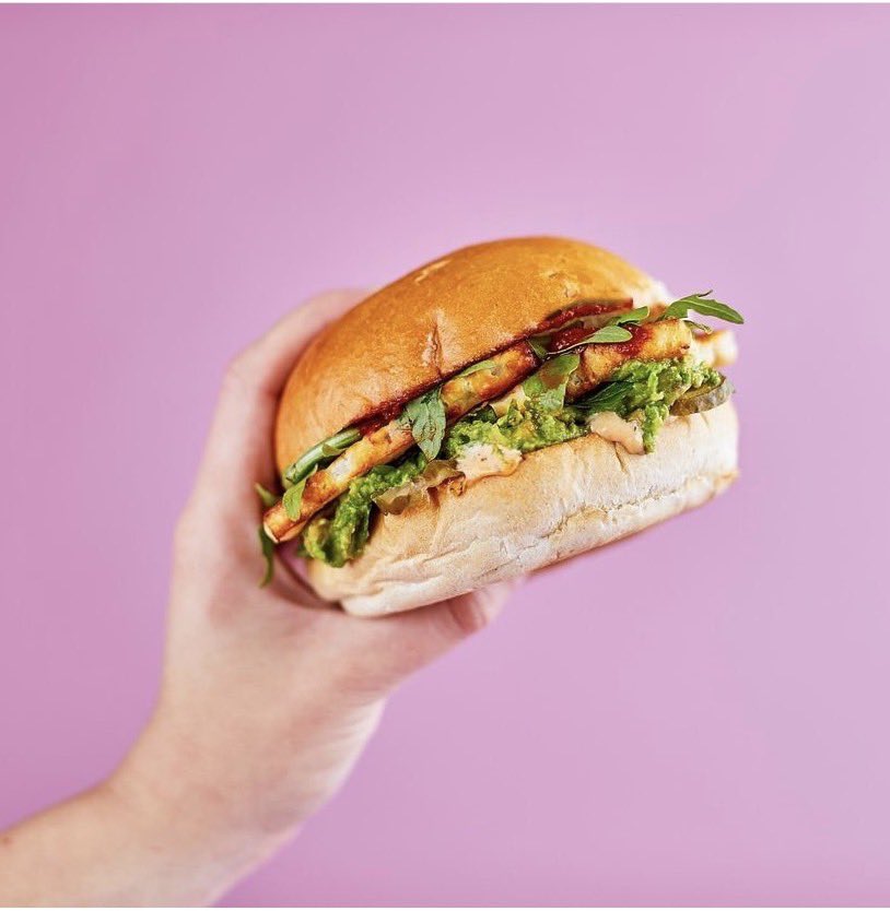 Avo? Good, Halloumi? Good. Vegan garlic Aioli? Goooood. Try our Avo and Halloumi burger with freshly smashed avocado and grilled halloumi with chilli sauce &amp; vegan garlic aioli, fresh rocket &amp; crunchy dill pickles today. Yuuuup.