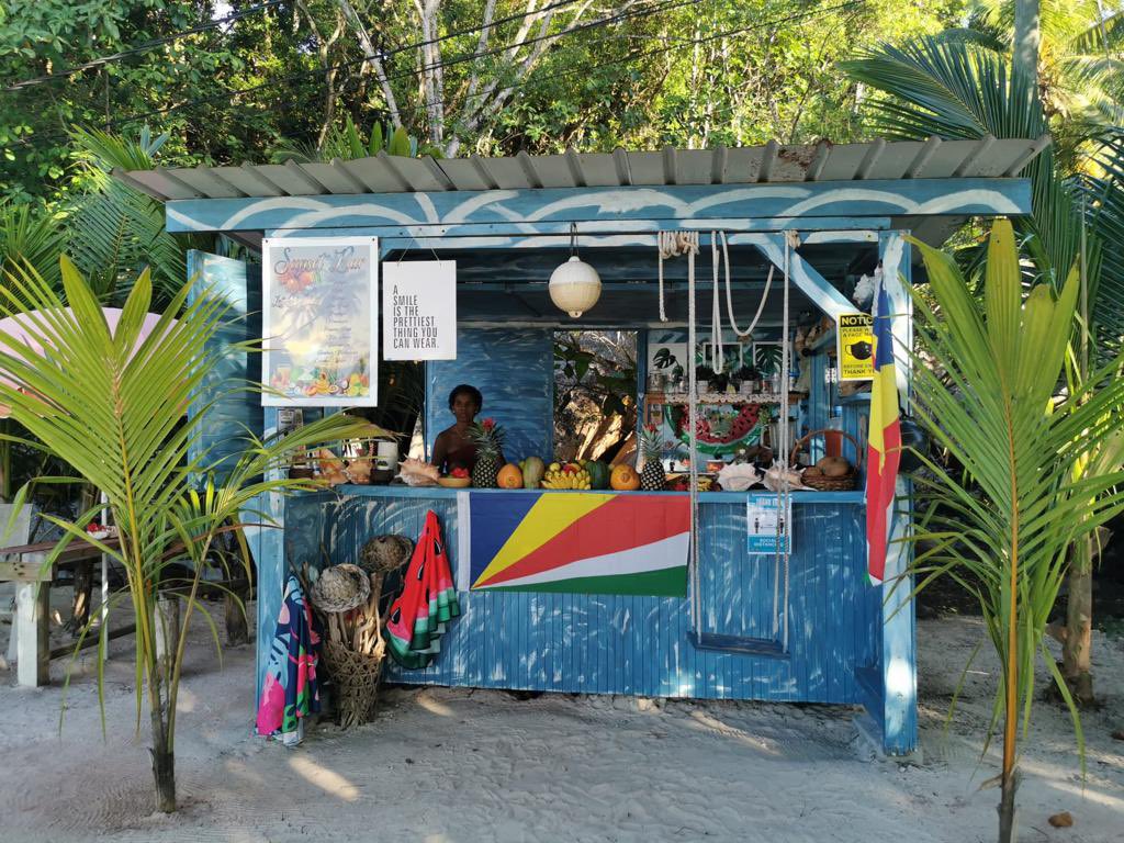 TravelPP_Expert's tweet photo. Colours of Seychelles 💚💛💙 https://t.co/tHamEFl3Lu