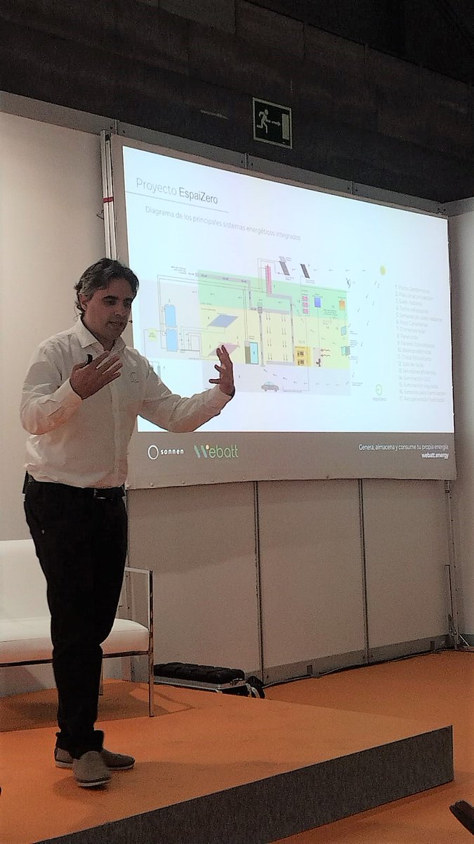 sonnen_es's tweet photo. @franc_comino hoy durante su intervención en la @FeriaGenera para hablar de autoconsumo fotovoltaico y almacenamiento de energía.
☀️Store the sun🔋
#Autoconsumo #Baterias #Fotovoltaica #Factura #EnergiaSolar #Energía #Webatt #Storethesun https://t.co/bJJLUd3g0d