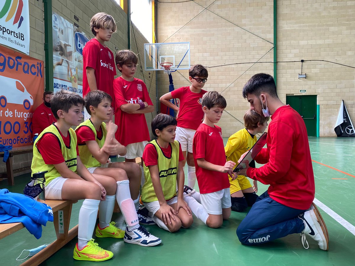 EntreMontesion's tweet photo. 🔵📸 |MOMENTOS DE LA PASADA JORNADA|
Os traemos una serie de momentos, vividos la anterior jornada.
#SentimientoDeClub🔵
#MontesiónEsUnSentimiento💙
#EMFutsal⚽️ https://t.co/wssDt4o7YE