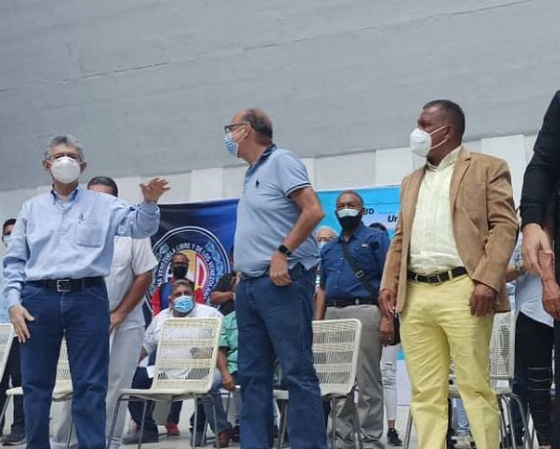 emiro_maldonado's tweet photo. Aquí @alfreditodiaz  demuestra q no descansa, le da chance en su agenda y asiste a las jornadas en Caracas, esto no lo puede hacer ninguno de los otros 2 candidatos 1 por viejo (@ChorelRodriguezAvila) y el otro por desinteresado (@PedanteRivas)
#AlfredoDiazGobernadorIndetenible https://t.co/gBmGJHFVth