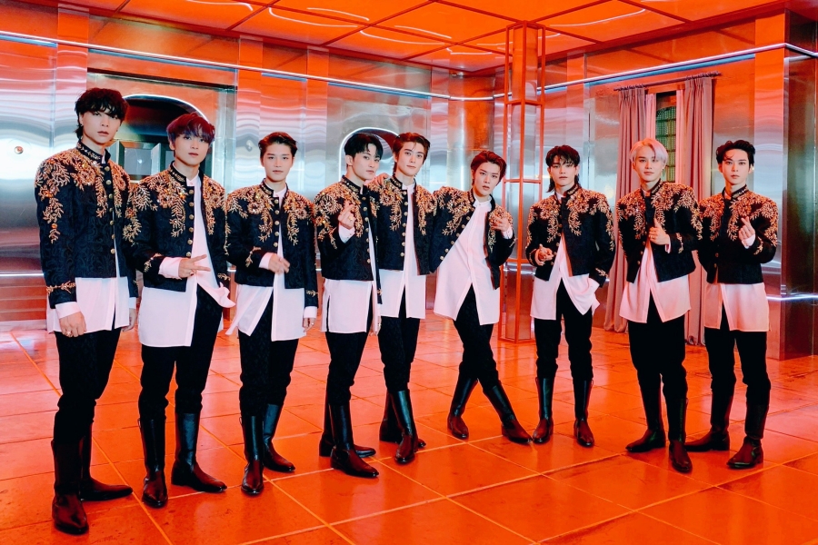 soompi's tweet photo. #NCT127 Jumps Back Up Billboard 200 To Re-Enter Top 40 In 8th Week On The Chart
https://t.co/Kwae3aoEuj https://t.co/gZiDy5ekjt